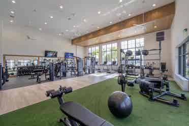 Luxury townhome!! July 1 move-in
