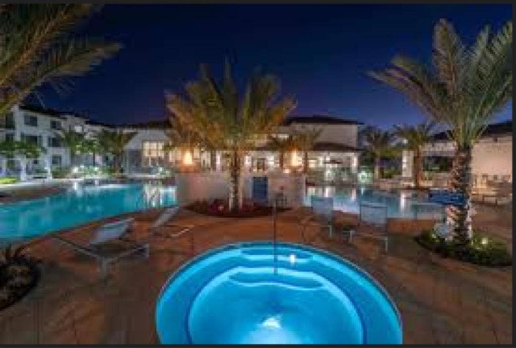 Luxury townhome!! July 1 move-in