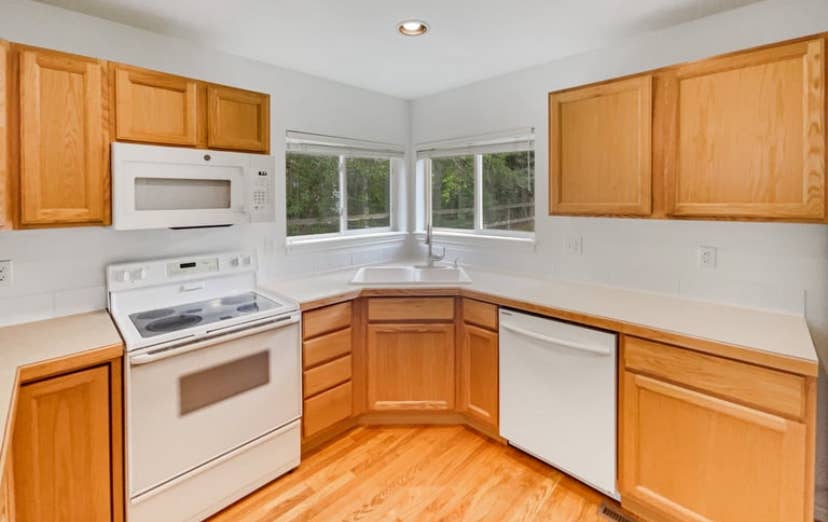 BATH HOUSE FOR RENT