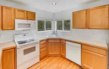 BATH HOUSE FOR RENT