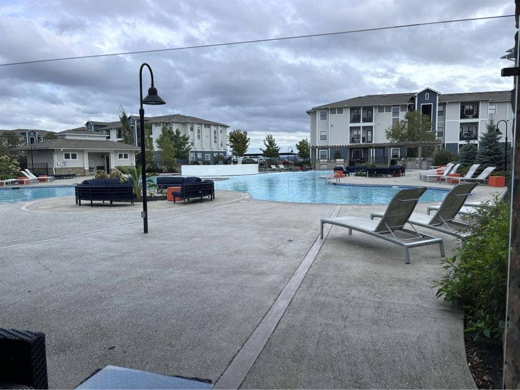 Apartment for relet at domain!!