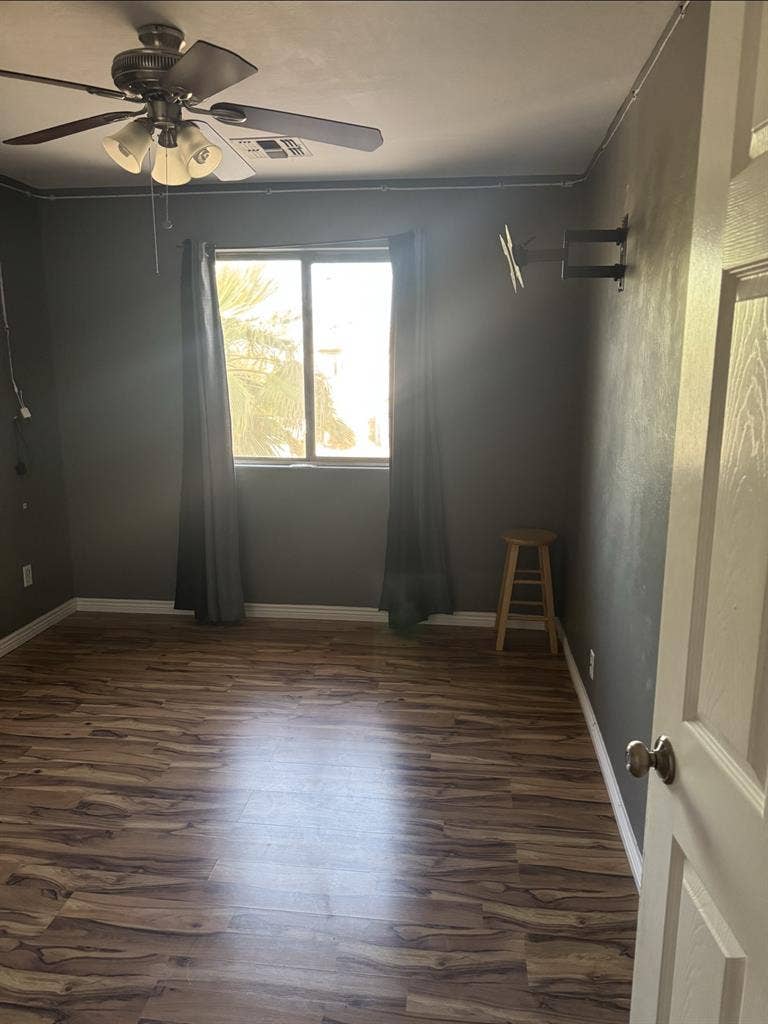 Room up for rent (Pool access)