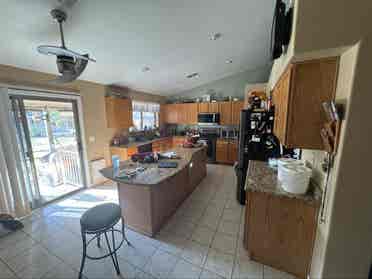 Room up for rent (Pool access)