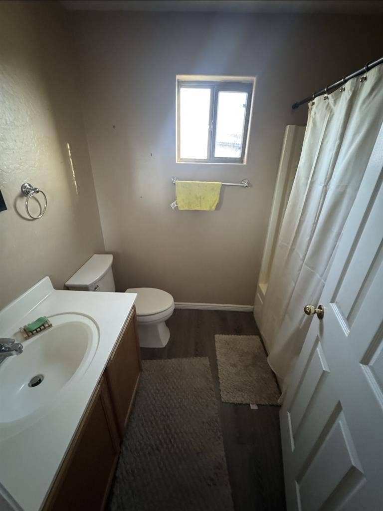 Room up for rent (Pool access)