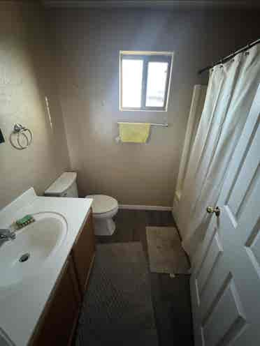 Room up for rent (Pool access)