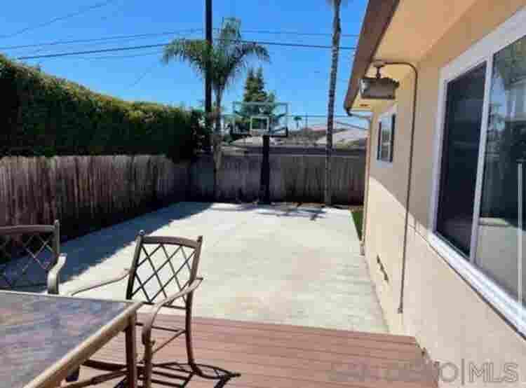 5 minute walk from SDSU campus!