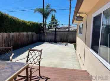 5 minute walk from SDSU campus!
