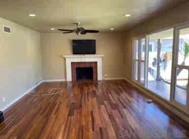5 minute walk from SDSU campus!