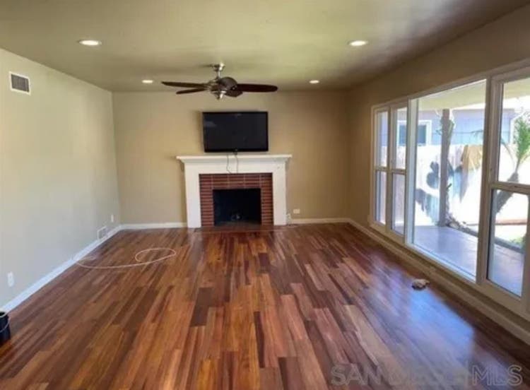 5 minute walk from SDSU campus!