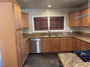 5 minute walk from SDSU campus!