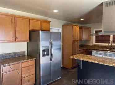 5 minute walk from SDSU campus!