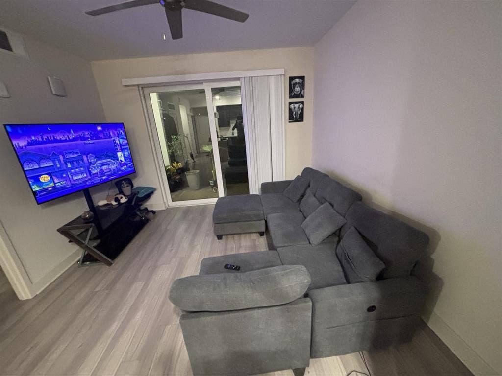 BrandNew Luxury Apartments pa
lmetto