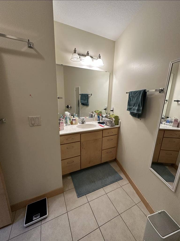 1 private room with shared bath!