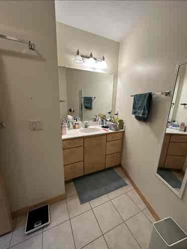 1 private room with shared bath!