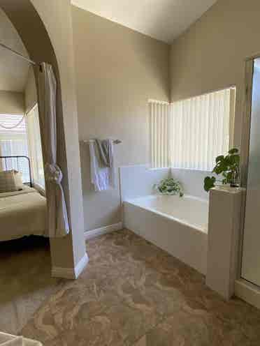 MASTER BEDROOM FOR RENT!!