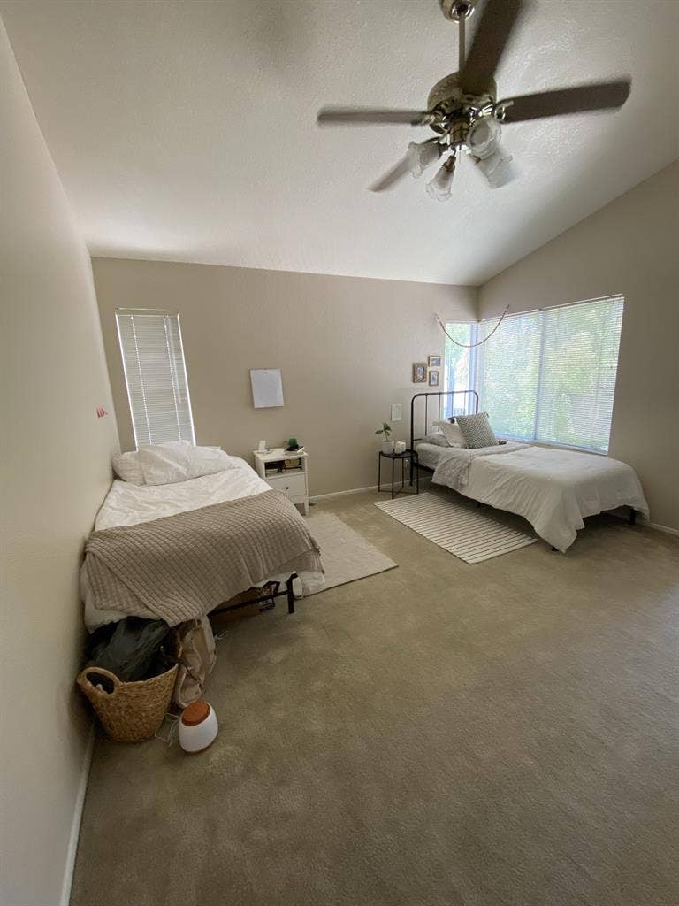 MASTER BEDROOM FOR RENT!!