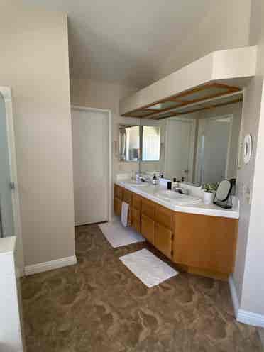 MASTER BEDROOM FOR RENT!!