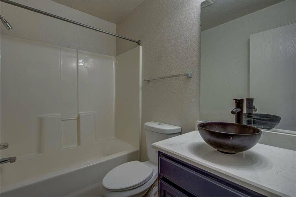 Room for rent available immediately
