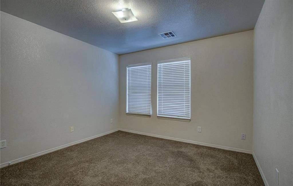 Room for rent available immediately