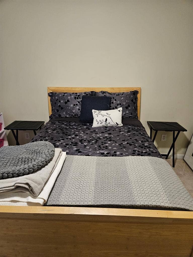 I'm offering a room for rent.