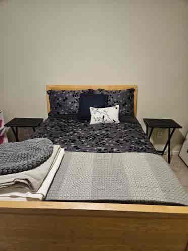 I'm offering a room for rent.