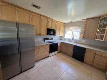 $-Room for rent in Riversidee