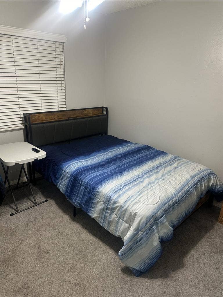 $-Room for rent in Riversidee