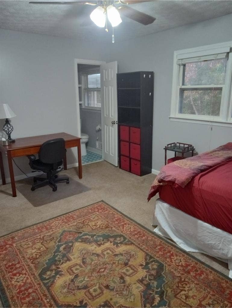 Furnished room w private bth