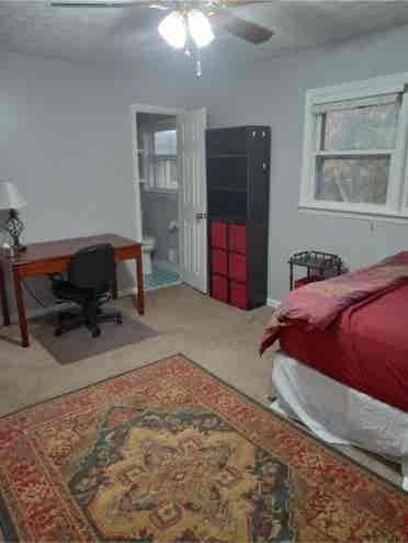 Furnished room w private bth