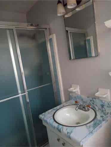 Furnished room w private bth