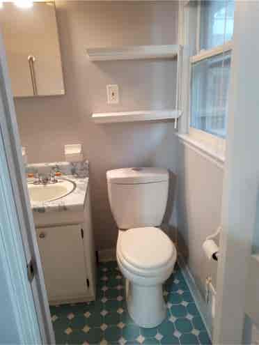 Furnished room w private bth