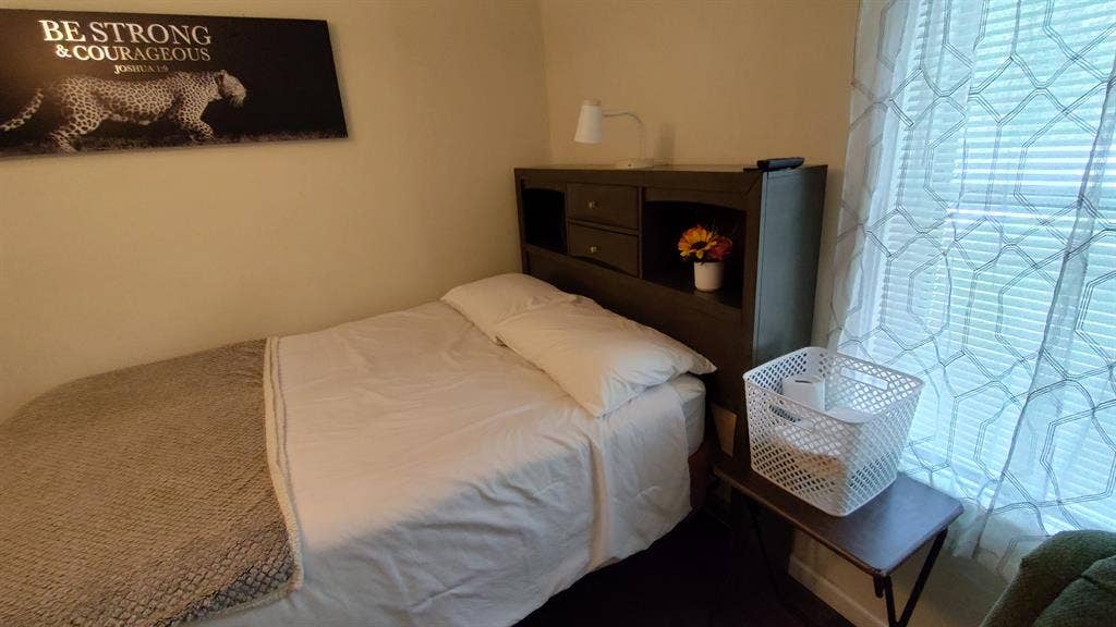 Rooms in Decatur available