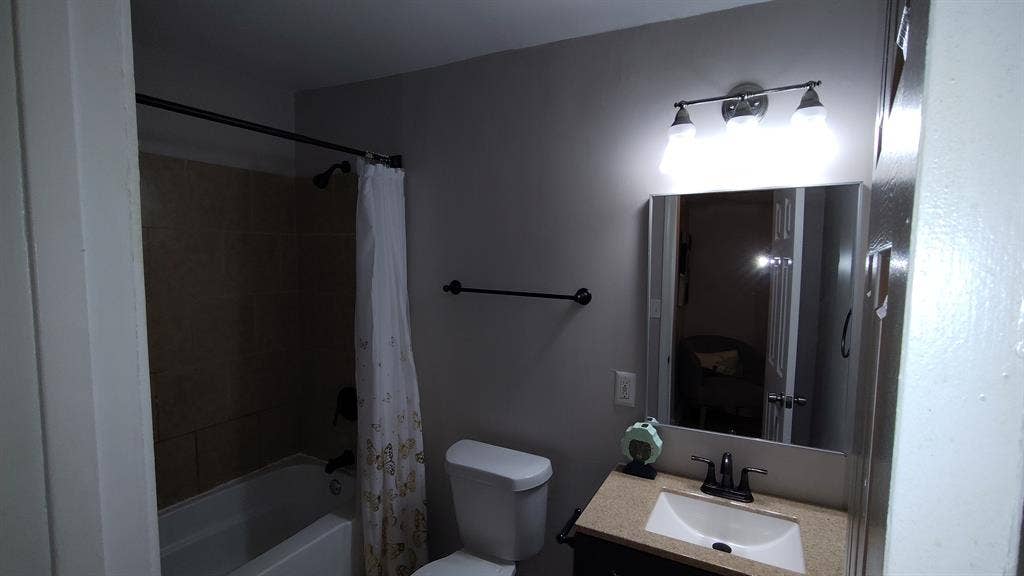 Master bedroom available downtown