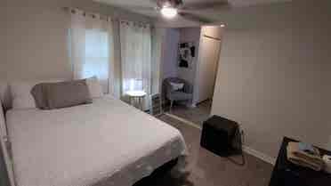 Master bedroom available downtown