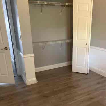Looking for roommate
