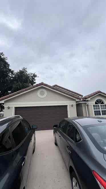Looking for roommate