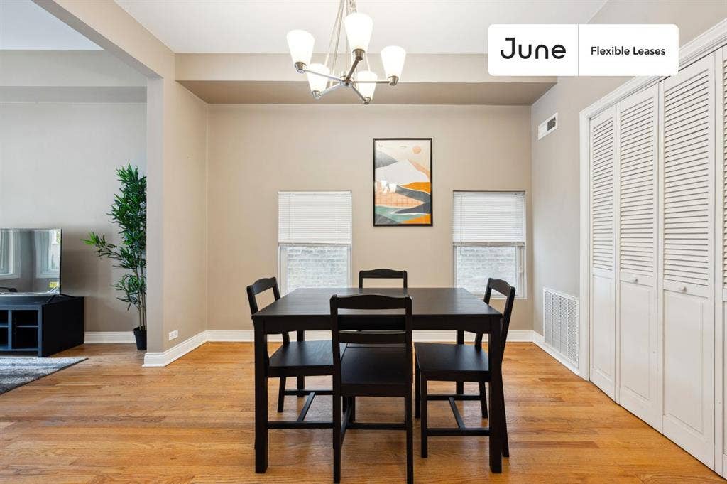3 BR in Chicago
