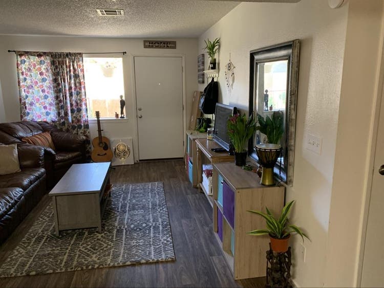 Quite apartment in BC