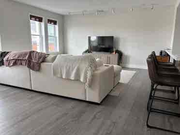 Jeffries Point Room ( Move In)