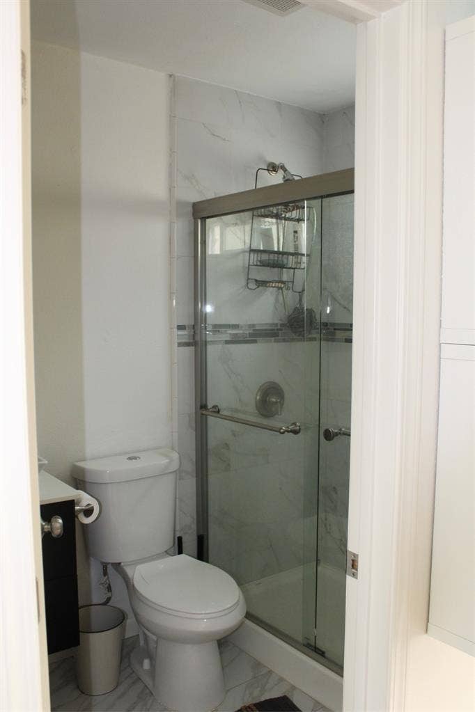 Bath: room for rent