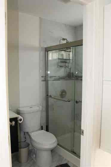 Bath: room for rent