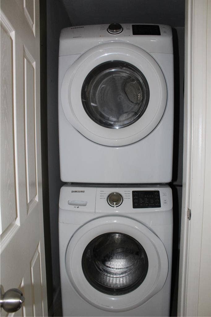 Bath: room for rent
