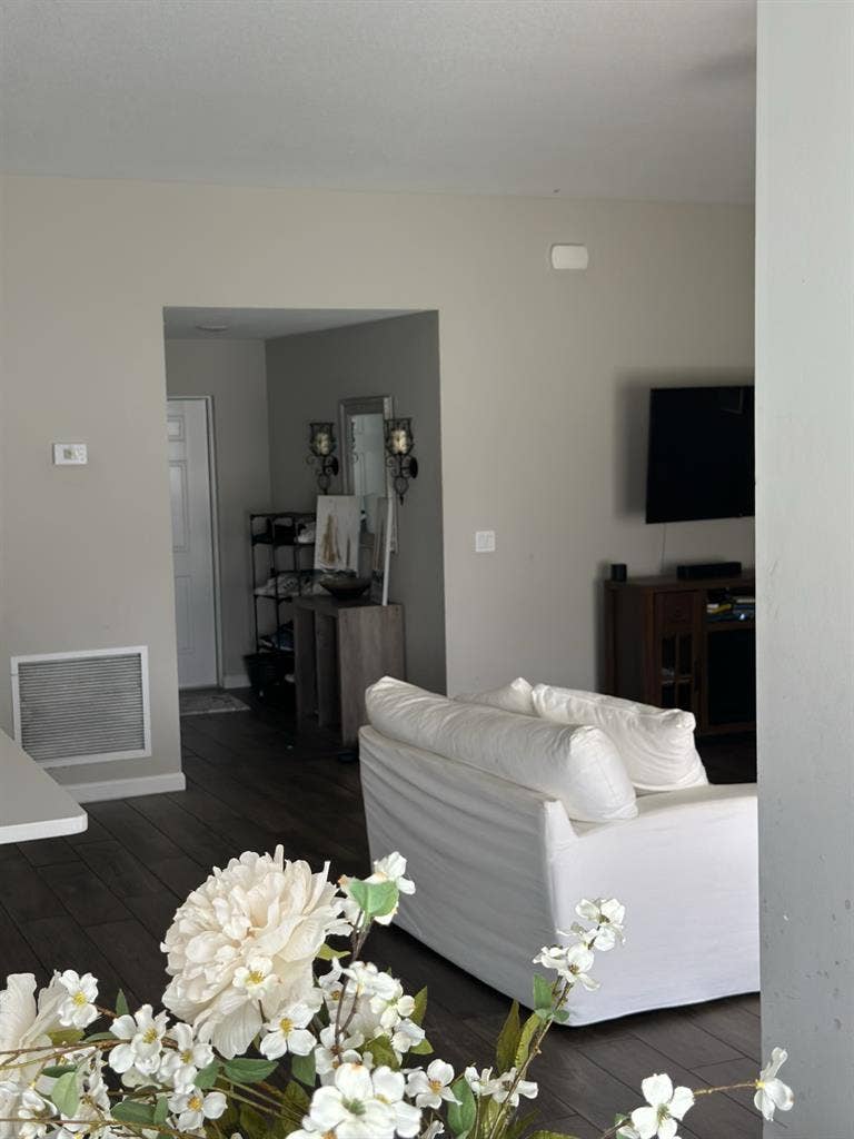 Modern quiet and cozy home for you
