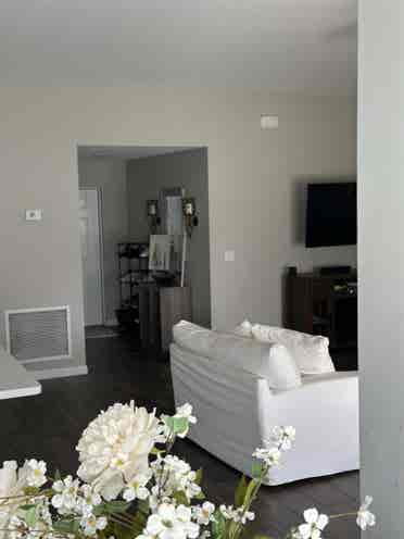Modern quiet and cozy home for you