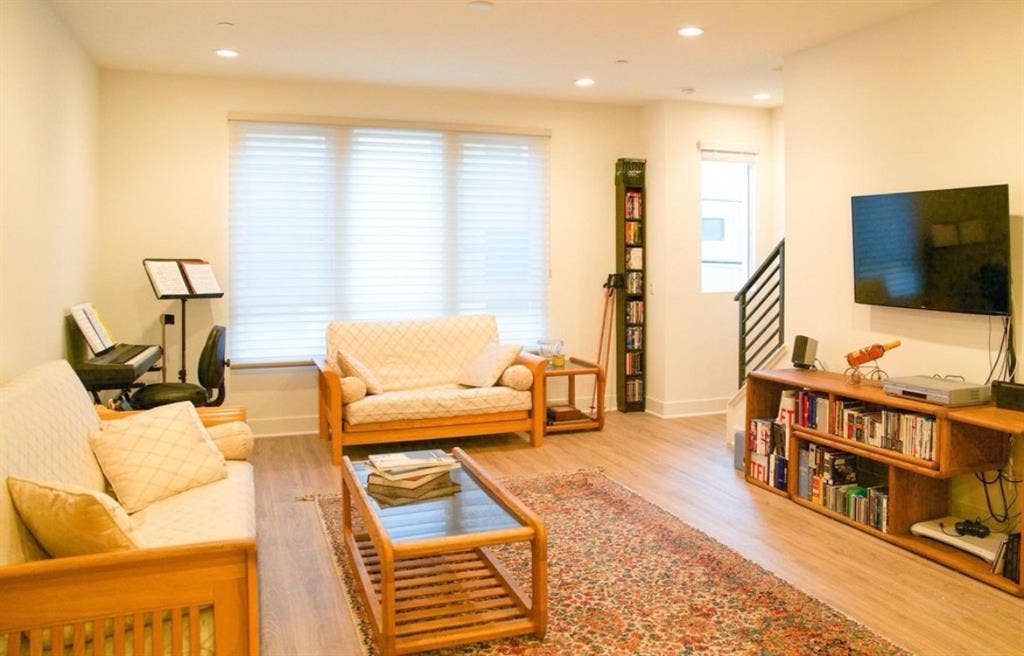 Private Room&Bathroom in Townhouse