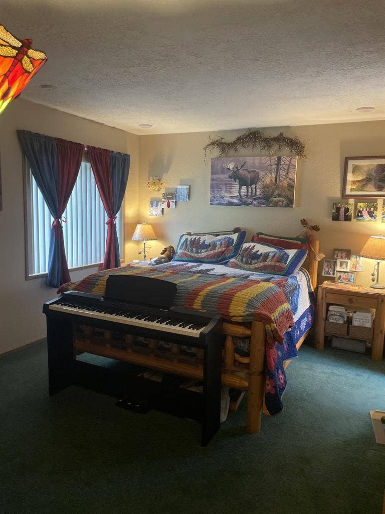 Master bedroom w/bathroom