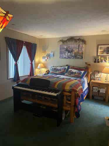 Master bedroom w/bathroom