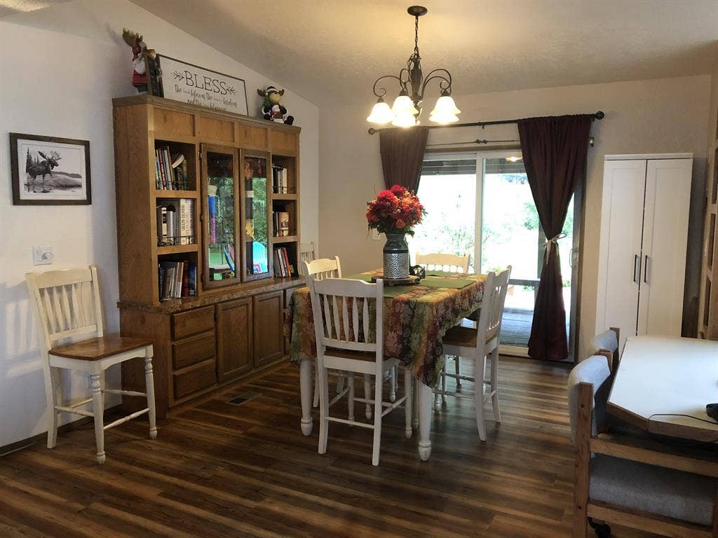 Master bedroom w/bathroom