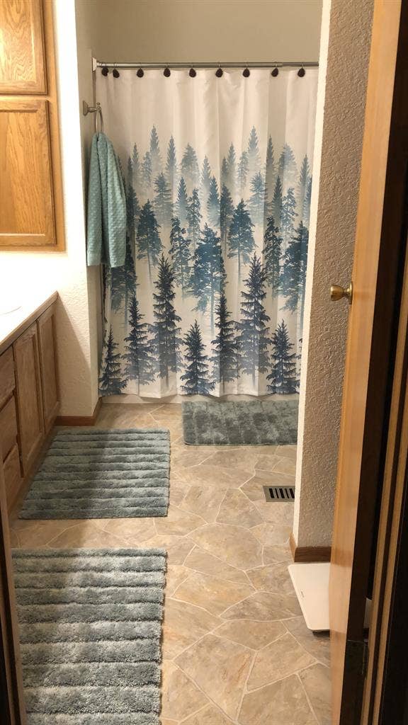 Master bedroom w/bathroom