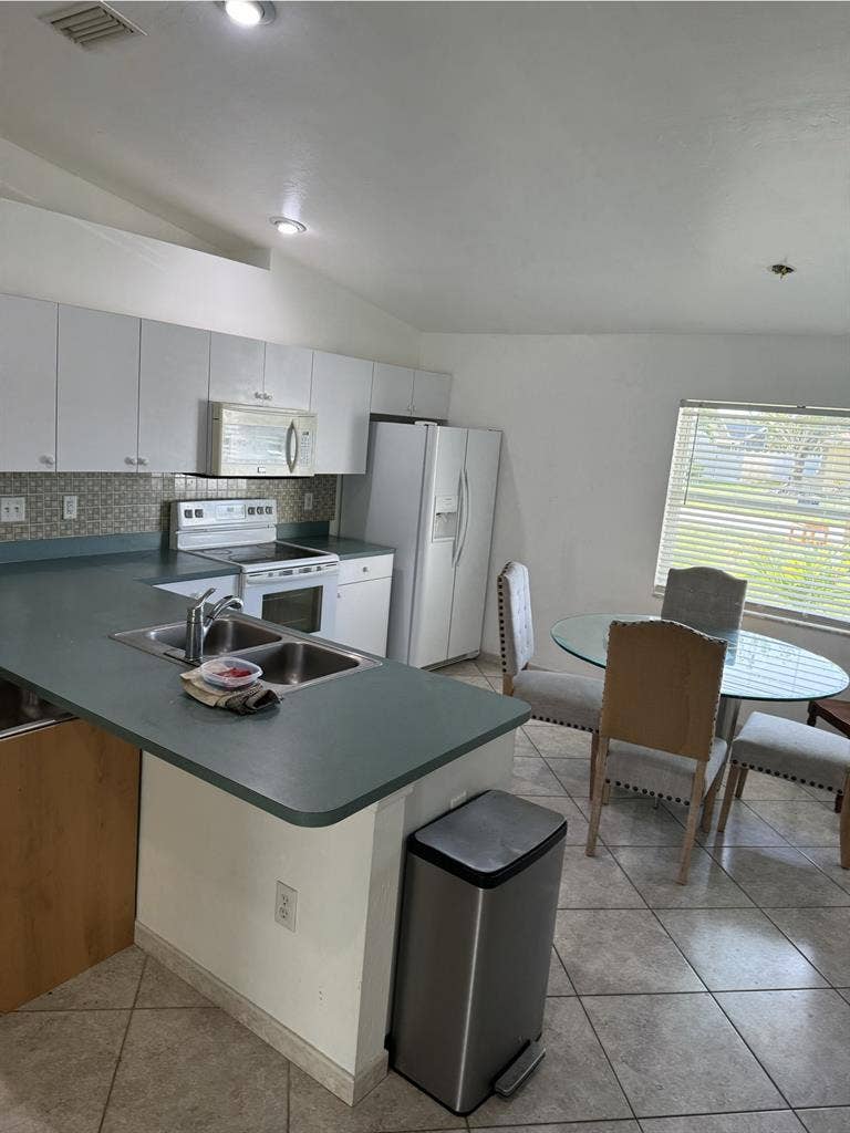 Room for rent in SE Cape Coral